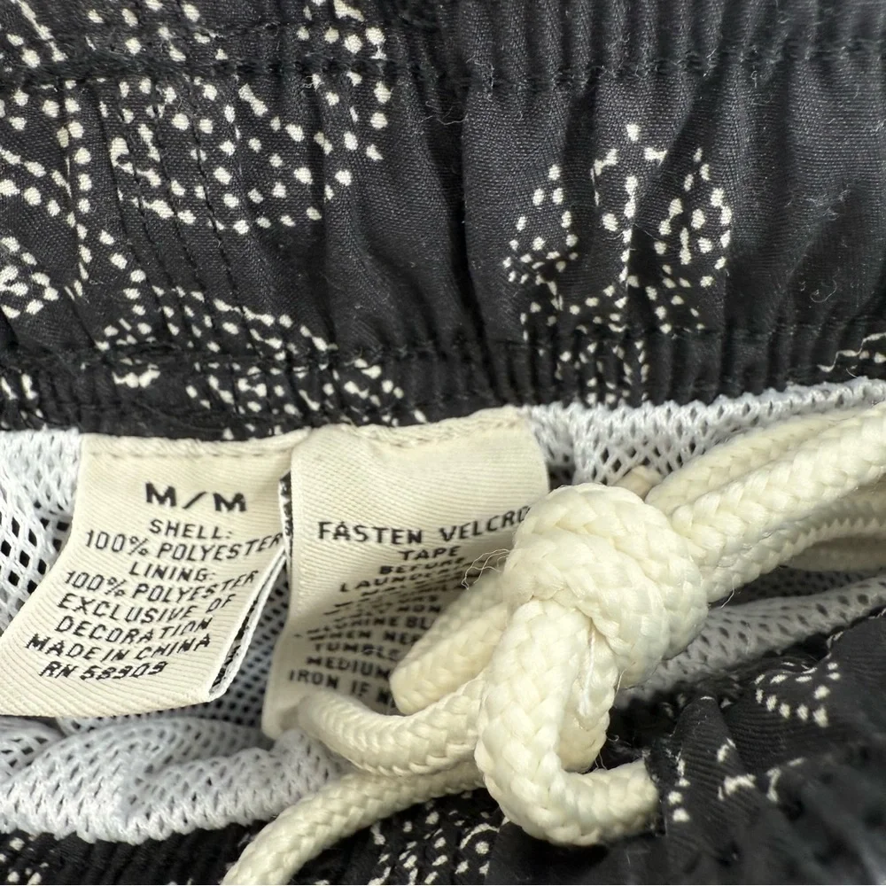 Daniel Cremieux Swim Trunks Men's Mesh Lined Size Medium Black paisley NWT